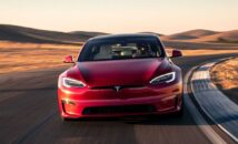 Tesla Hisse Değerleri Düşüşte: Model İndirimleri ve Mali Beklentiler